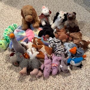 Large lot of used Ty beanie babies, beanie buddies, and teenie beanie babies